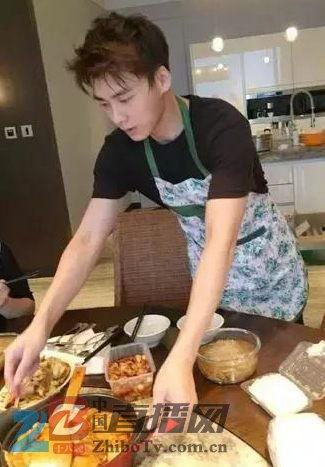 东北明星网红做饭视频播放,烹饪技巧一网打尽！