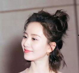 银白色发型明星网红,揭秘银白色发型明星网红的时尚魅力