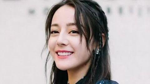 银白色发型明星网红,揭秘银白色发型明星网红的时尚魅力