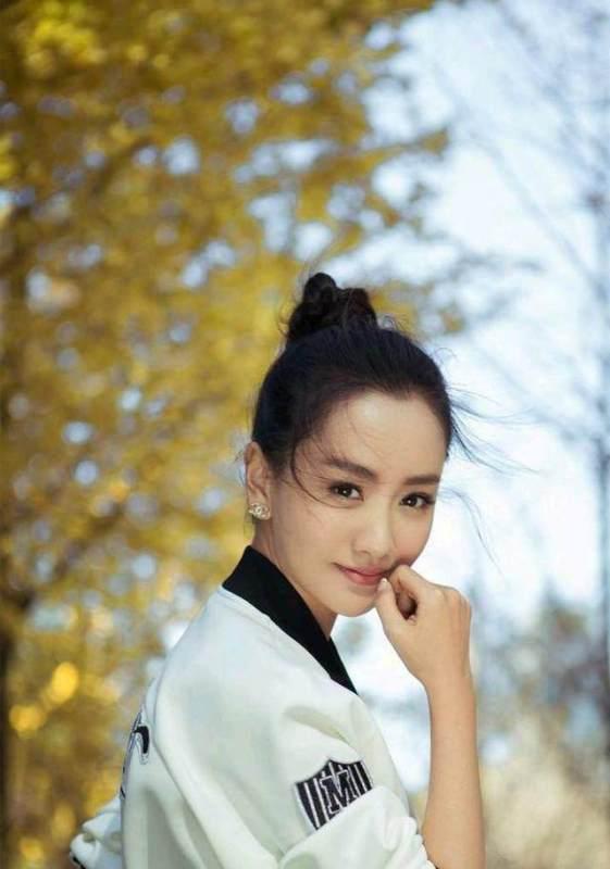 施甸女明星网红,闪耀网络，魅力四溢的璀璨之星