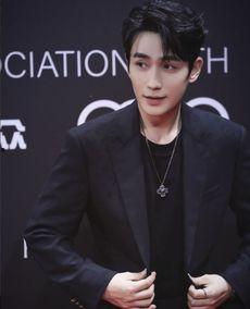 明星网红同框男的,男星风采尽显