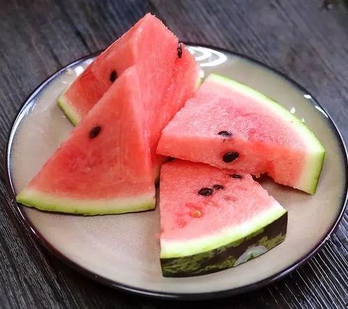 今日10元三斤瓜,夏日炎炎享清凉！”