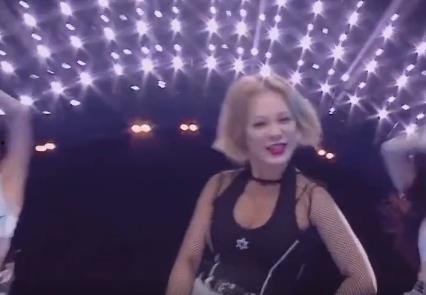 明星网红舞台对比,舞台对决魅力全解析